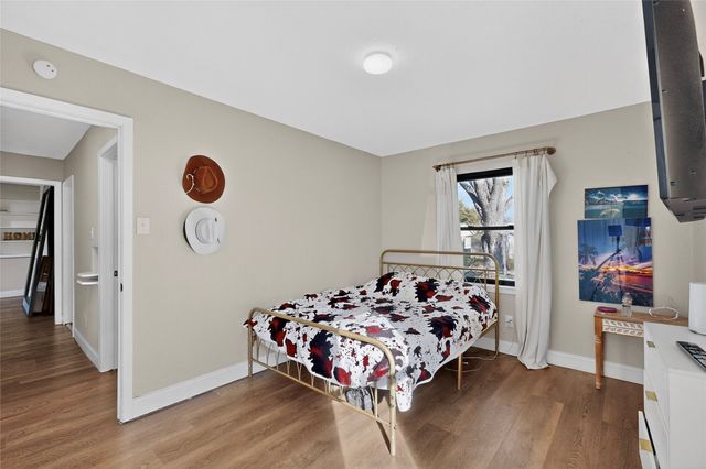 1725 Emerald Street, Grand Prairie, TX 75051