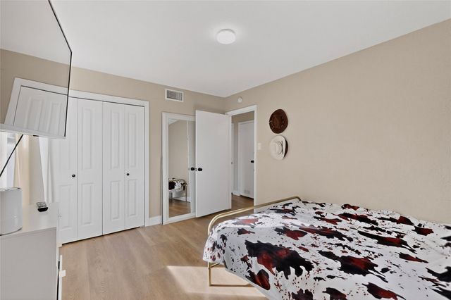 1725 Emerald Street, Grand Prairie, TX 75051