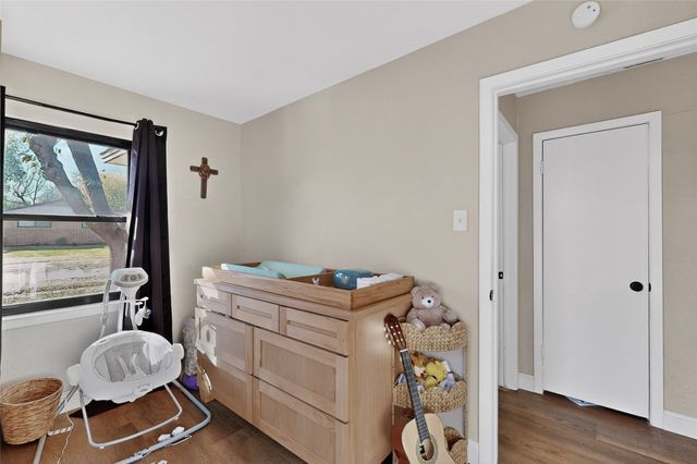 1725 Emerald Street, Grand Prairie, TX 75051