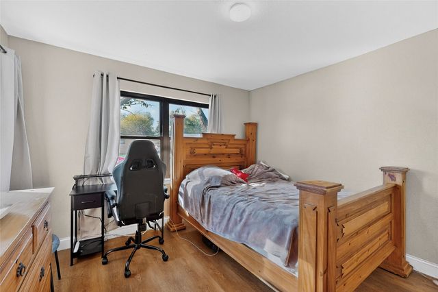 1725 Emerald Street, Grand Prairie, TX 75051