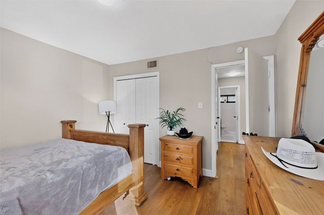 1725 Emerald Street, Grand Prairie, TX 75051