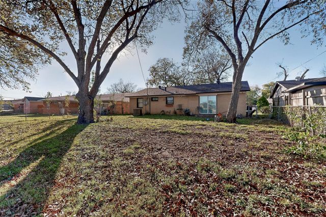 1725 Emerald Street, Grand Prairie, TX 75051