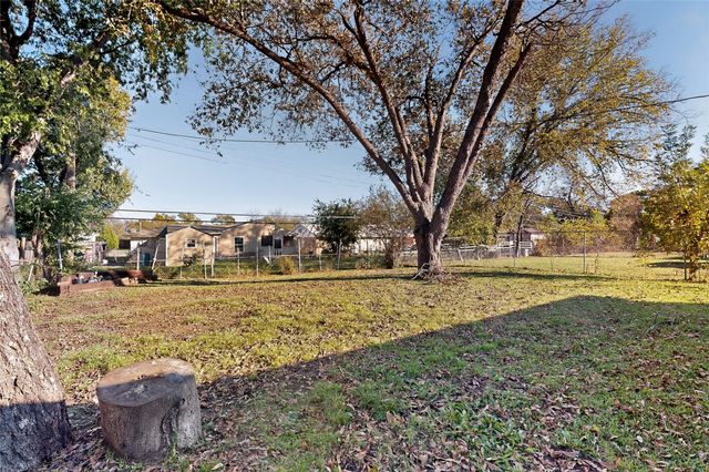 1725 Emerald Street, Grand Prairie, TX 75051