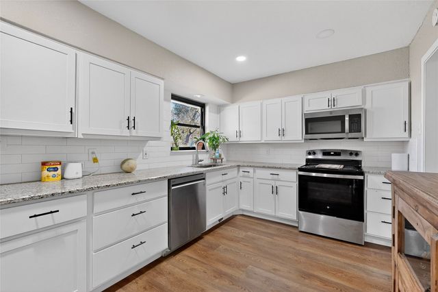 1725 Emerald Street, Grand Prairie, TX 75051