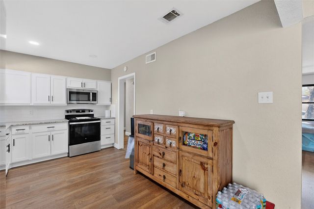 1725 Emerald Street, Grand Prairie, TX 75051