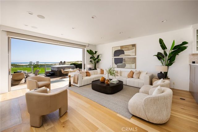 7204 W Oceanfront, Newport Beach, CA 92663