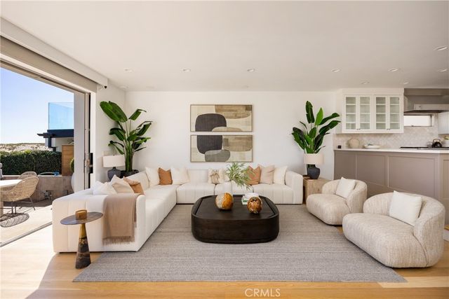 7204 W Oceanfront, Newport Beach, CA 92663