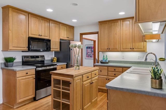 1709 Preston Lane, Hopkins, MN 55343