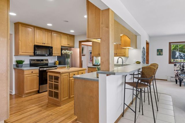 1709 Preston Lane, Hopkins, MN 55343