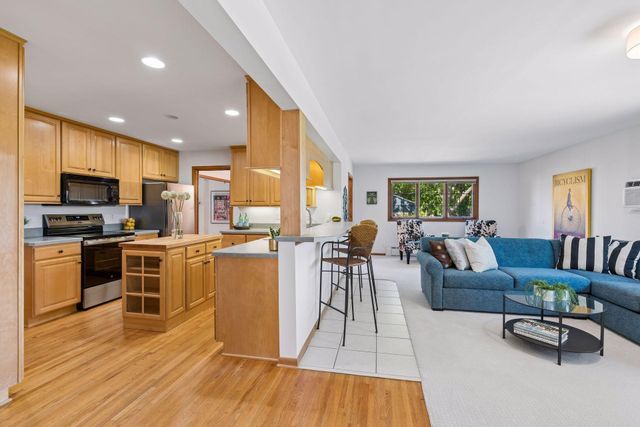 1709 Preston Lane, Hopkins, MN 55343