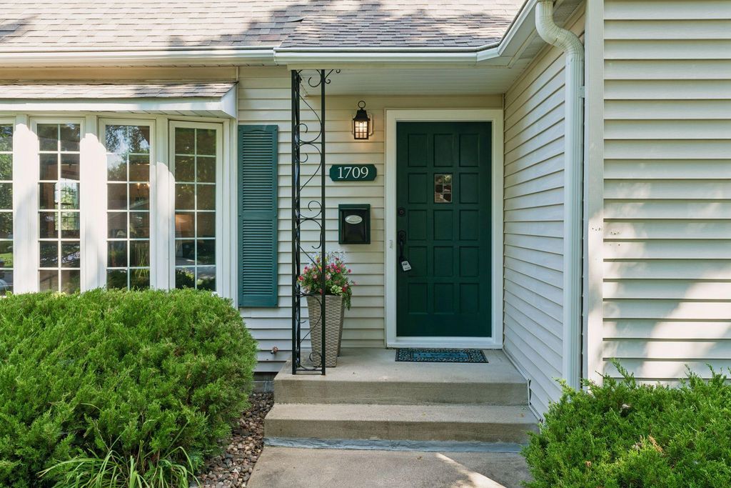 1709 Preston Lane, Hopkins, MN 55343 — photo 2