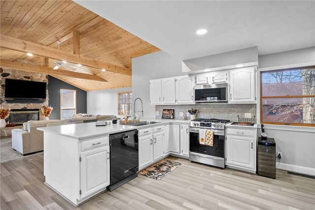 431 W Vine St, New Wilmington Boro, PA 16142