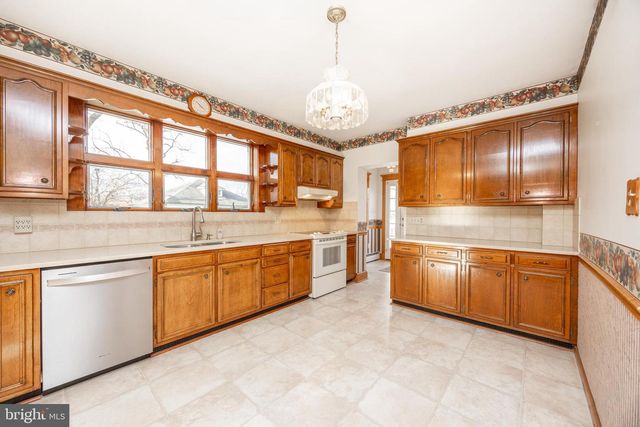 323 BROAD ST, Harleysville, PA 19438