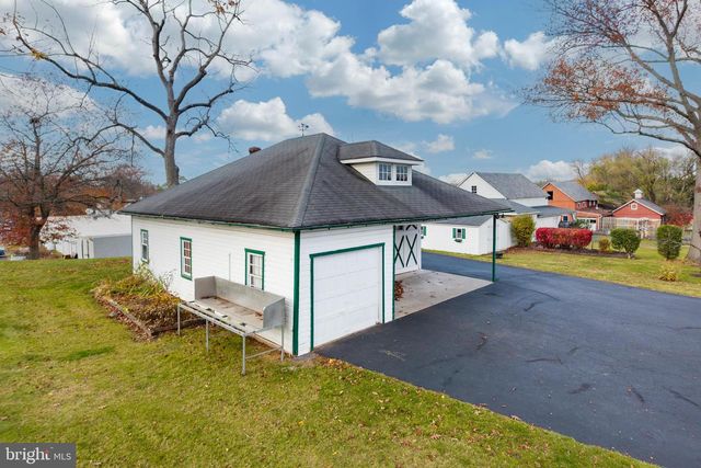 323 BROAD ST, Harleysville, PA 19438