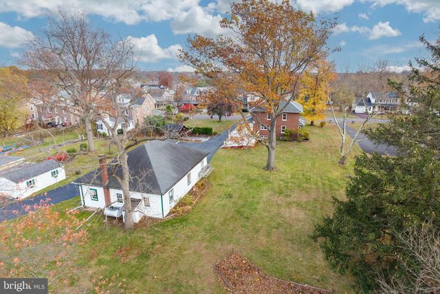 323 BROAD ST, Harleysville, PA 19438