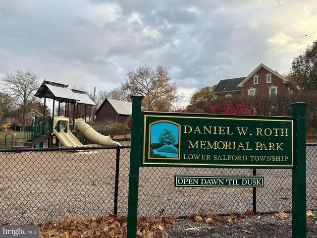 323 BROAD ST, Harleysville, PA 19438