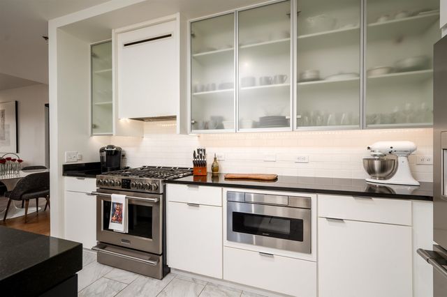717 S Riverside Dr Apt 709, Memphis, TN 38103