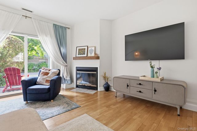 309 N Greeley Avenue 5C, Chappaqua, NY 10514