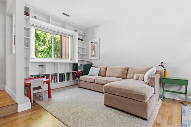 309 N Greeley Avenue 5C, Chappaqua, NY 10514