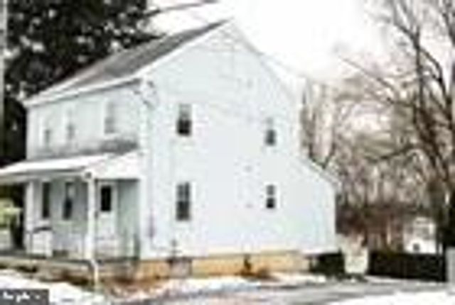8 E MARKET ST, Myerstown, PA 17067