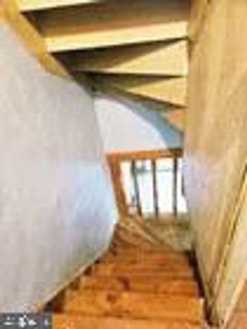 8 E MARKET ST, Myerstown, PA 17067