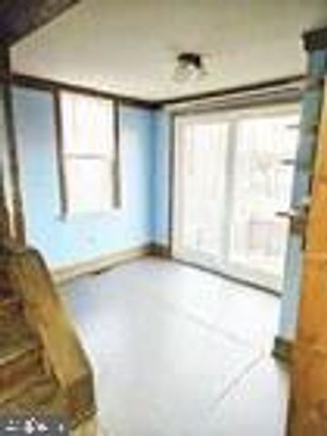 8 E MARKET ST, Myerstown, PA 17067