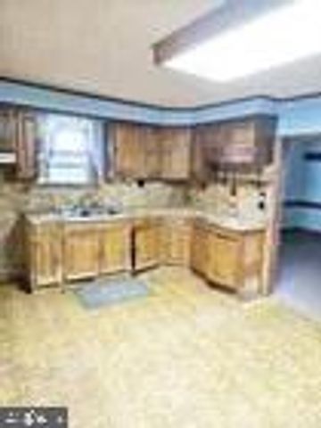 8 E MARKET ST, Myerstown, PA 17067