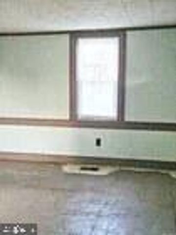 8 E MARKET ST, Myerstown, PA 17067