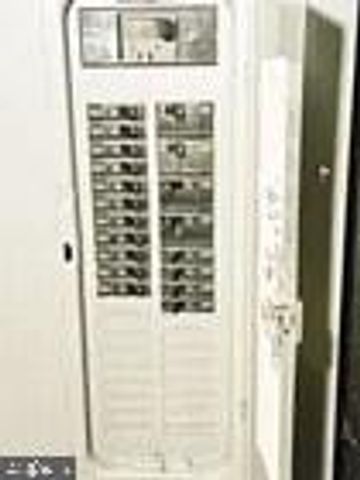 8 E MARKET ST, Myerstown, PA 17067