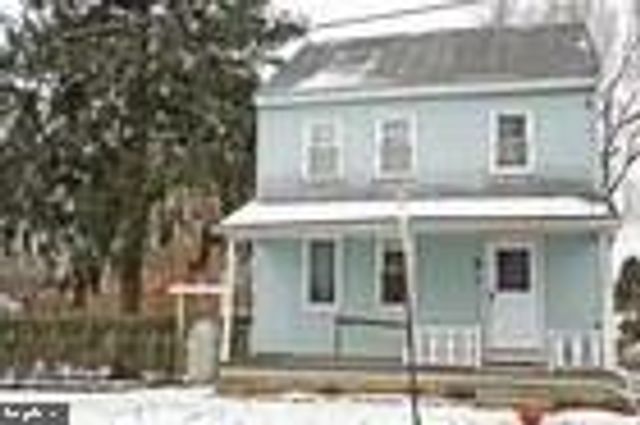8 E MARKET ST, Myerstown, PA 17067