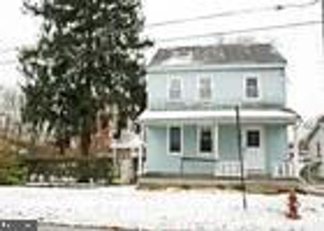 8 E MARKET ST, Myerstown, PA 17067
