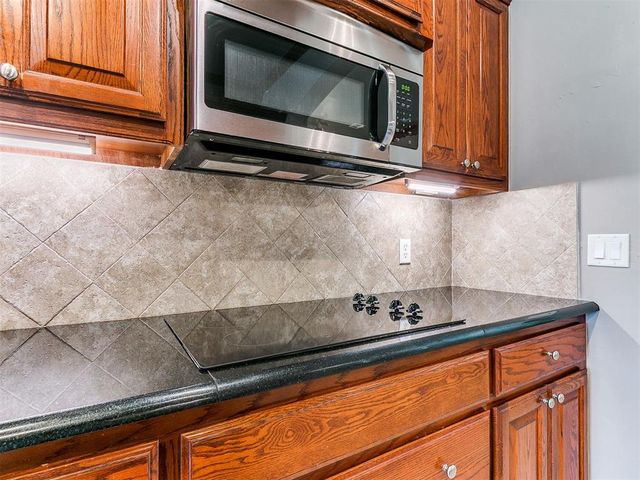 1921 Hallbrooke Drive, Norman, OK 73071