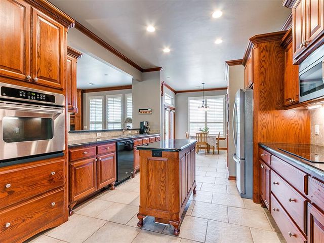 1921 Hallbrooke Drive, Norman, OK 73071