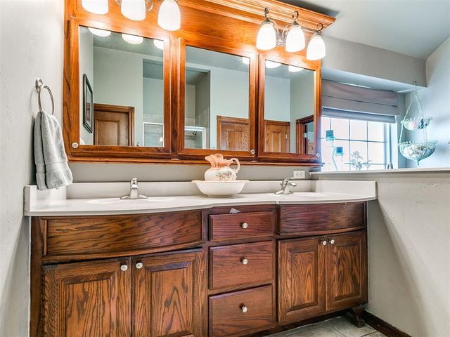 1921 Hallbrooke Drive, Norman, OK 73071