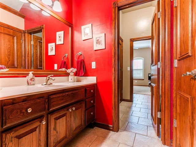 1921 Hallbrooke Drive, Norman, OK 73071