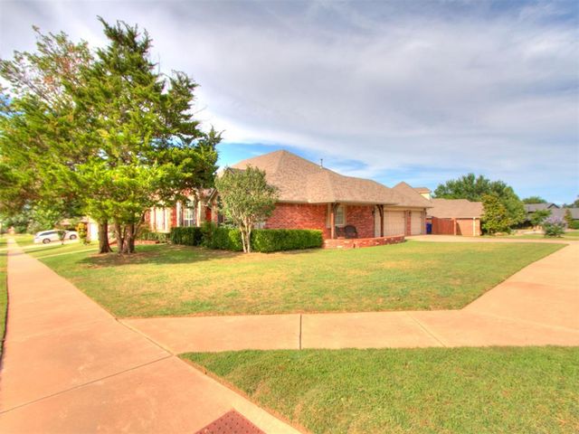 1921 Hallbrooke Drive, Norman, OK 73071