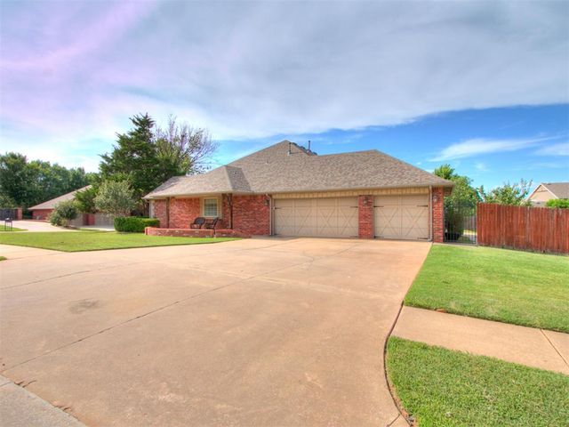 1921 Hallbrooke Drive, Norman, OK 73071