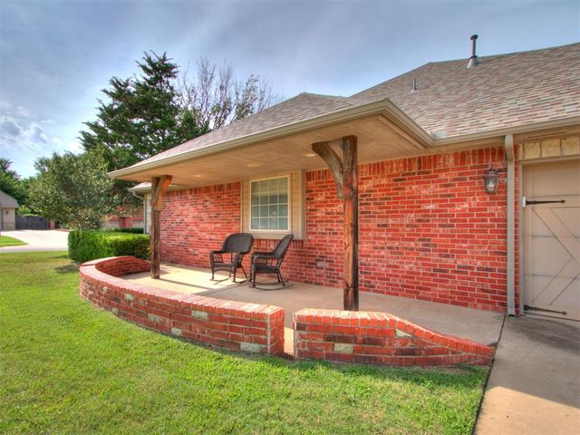 1921 Hallbrooke Drive, Norman, OK 73071