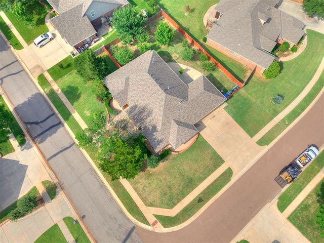 1921 Hallbrooke Drive, Norman, OK 73071