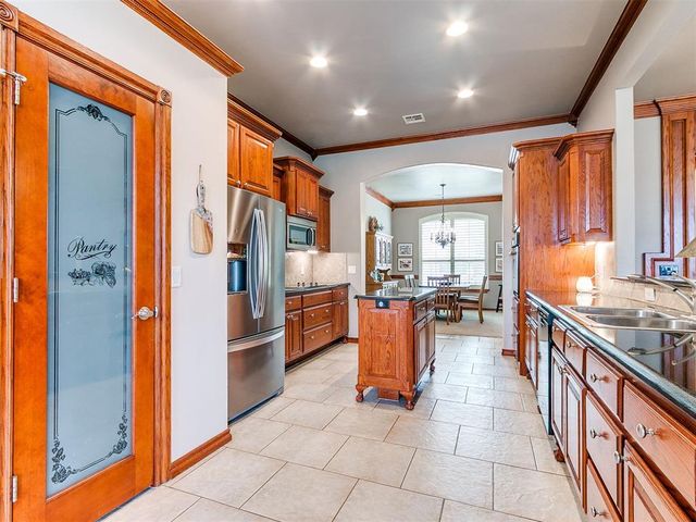 1921 Hallbrooke Drive, Norman, OK 73071