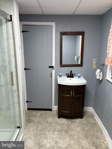3985 LOCUST GROVE RD, Columbia, PA 17512