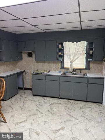 3985 LOCUST GROVE RD, Columbia, PA 17512