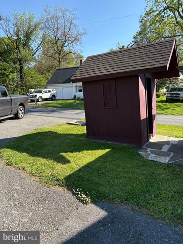 3985 LOCUST GROVE RD, Columbia, PA 17512