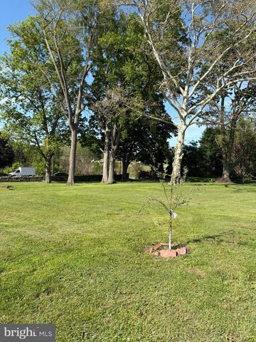 3985 LOCUST GROVE RD, Columbia, PA 17512