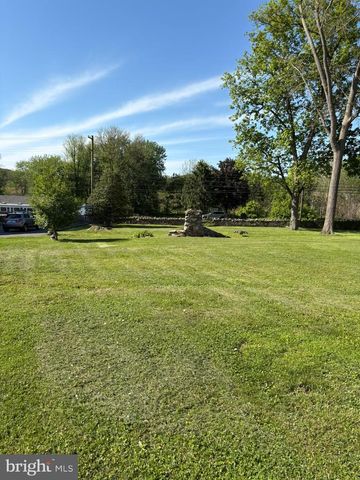 3985 LOCUST GROVE RD, Columbia, PA 17512