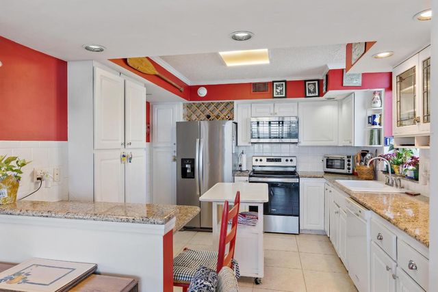 5380 N Ocean Drive 6d, Singer Island, FL 33404