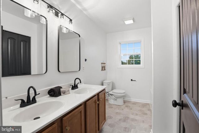 125 WOODMEADOW DR, Denver, PA 17517