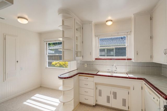 1034 Stewart St, Santa Rosa, CA 95404