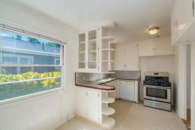 1034 Stewart St, Santa Rosa, CA 95404