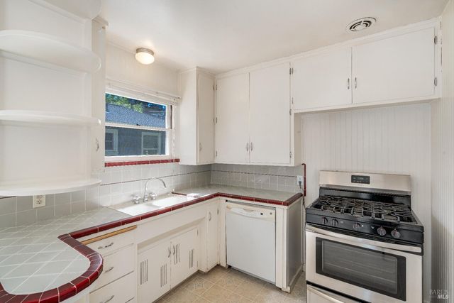 1034 Stewart St, Santa Rosa, CA 95404